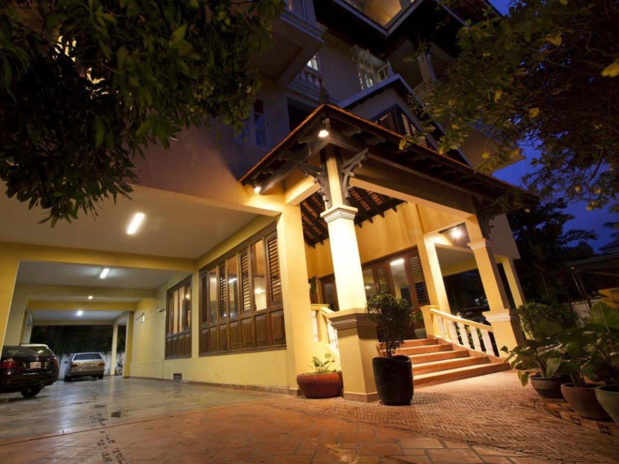 Grand Residence Phnom Penh Exterior photo