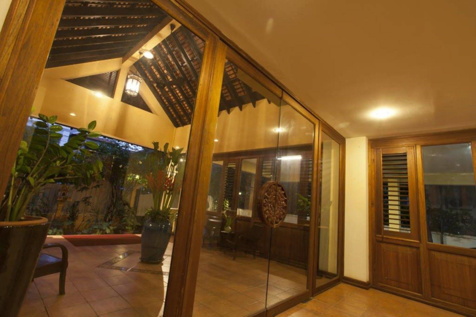 Grand Residence Phnom Penh Exterior photo