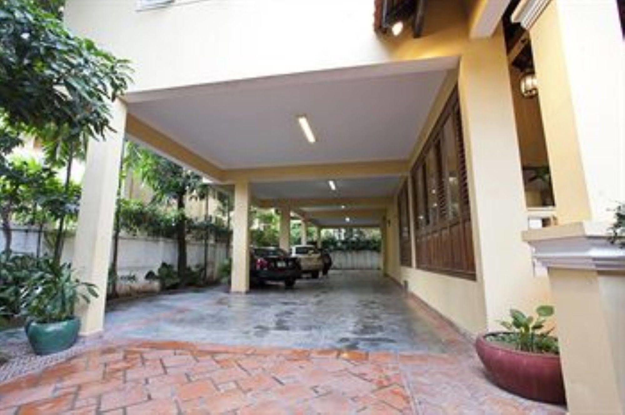 Grand Residence Phnom Penh Exterior photo